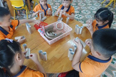 Hoạt động chào mừng Ngày Giải phóng Miền Nam 30/4: “Bé làm xe tăng” – Lớp 5TA6