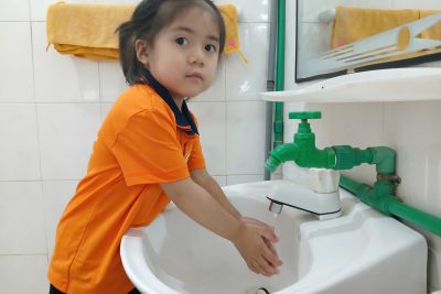 Hoạt động rửa tay của các bé lớp 3TC3