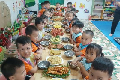 Tiệc buffet liên hoan tết thiếu nhi 1/6. Lớp NTD5 khu Xuân Dục