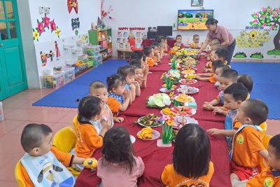 Tiệc Buffe liên hoan tết thiếu nhi1/6 các bé lớp NTD2 Khu Hòa Bình Trường Mầm non Xuân Ninh