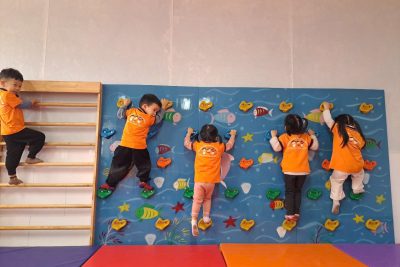 Bé vận động lớp NTD5