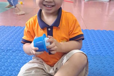 HĐ “Bé chơi với lồng hộp”