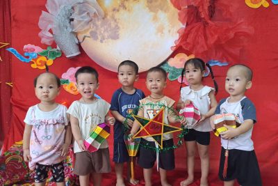 Bé vui trung thu các bé NTD2