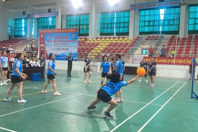 TRẬN THI ĐẤU GIỮA ĐỘI BÓNG CHUYỀN HƠI NỮ TRƯỜNG MẦM NON XUÂN NINH VÀ ĐỘI BÓNG CHUYỀN HƠI NỮ MẦM NON XUÂN NGỌC