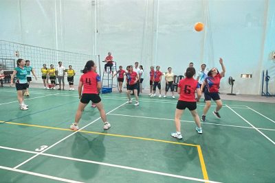TRẬN THI ĐẤU GIỮA ĐỘI BÓNG CHUYỀN HƠI NỮ TRƯỜNG MẦM NON XUÂN NINH VÀ ĐỘI BÓNG CHUYỀN HƠI NỮ XUÂN NGỌC