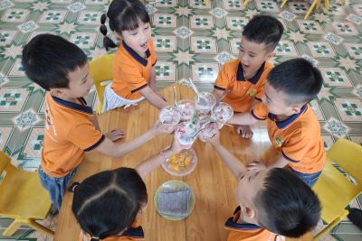 Hoạt động trải nghiệm: “Làm sữa chua hoa quả dầm” – Lớp 5TA6