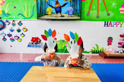 Trò chơi: “Gà con xòe cánh”